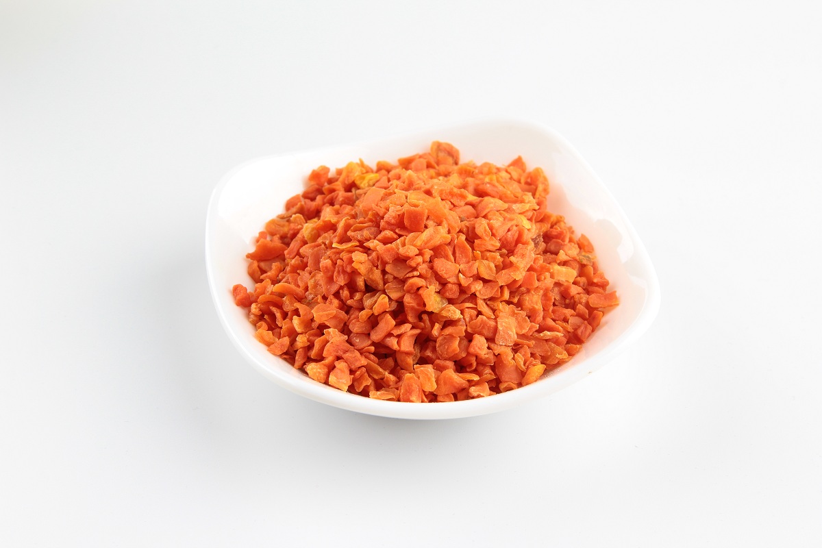 Dehydrated carrot flake 6x6 mm