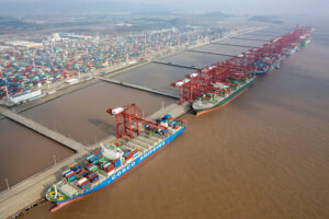 Sea freights keep falling 