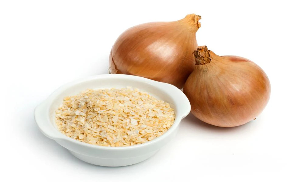 dried onion flakes made of fresh onion by air drying.